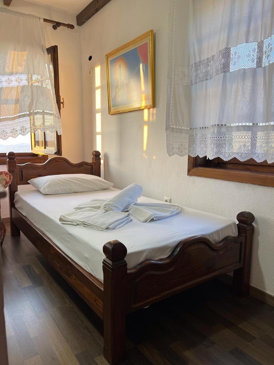 Pjetri House Hotel เบราท ภายนอก รูปภาพ