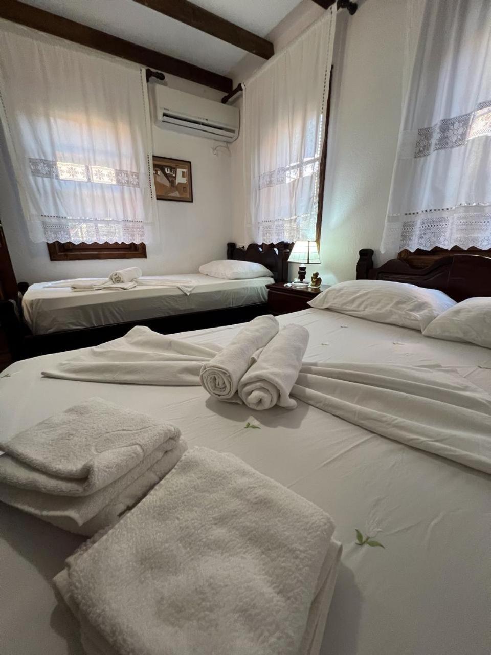 Pjetri House Hotel เบราท ภายนอก รูปภาพ