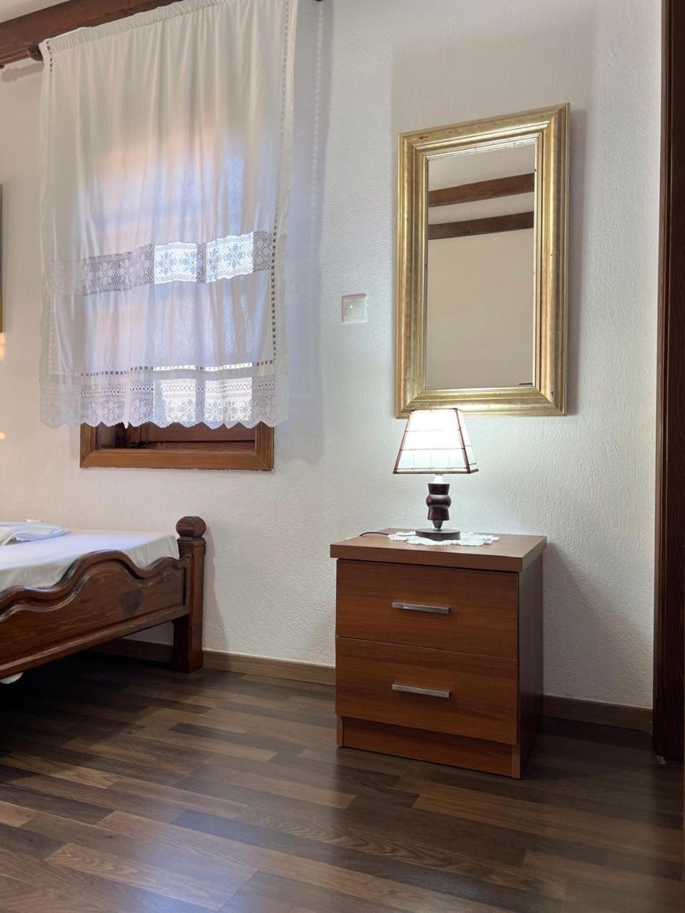 Pjetri House Hotel เบราท ภายนอก รูปภาพ